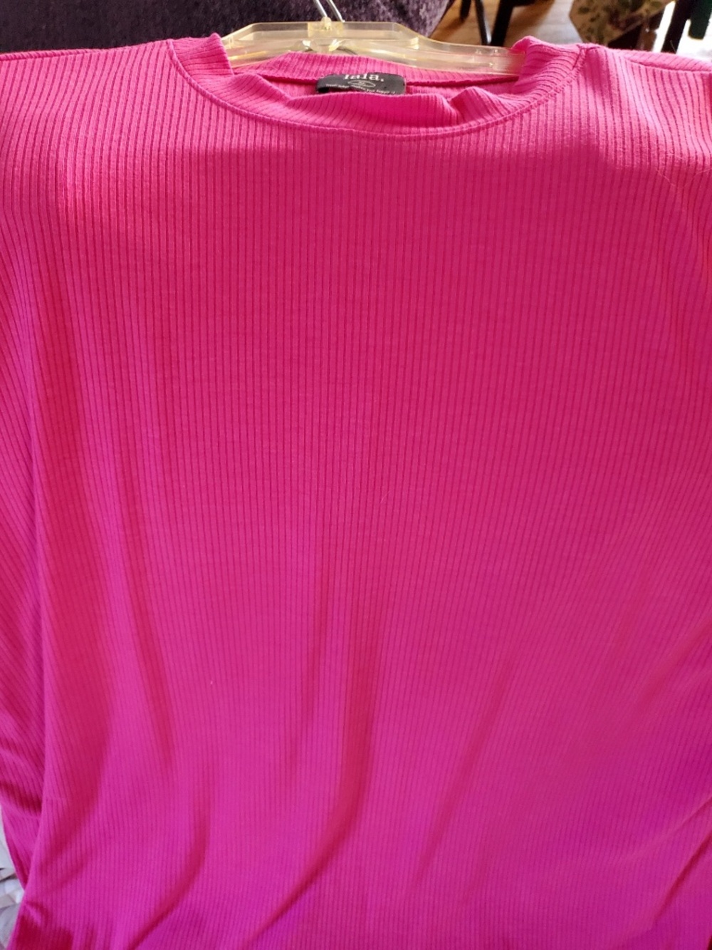 Pink shirt and long pants - Picture 3 of 4